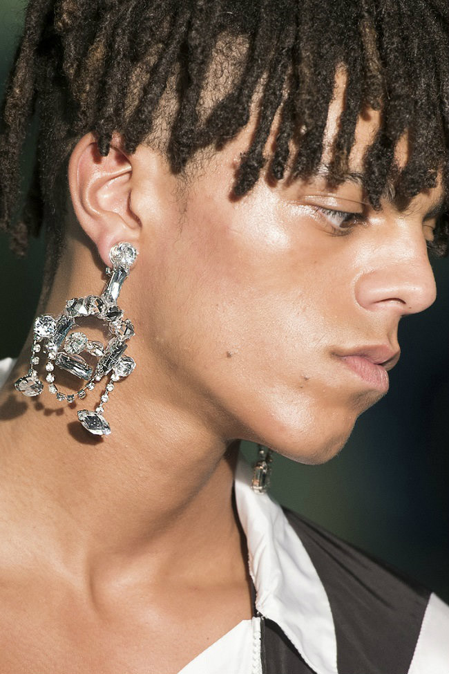 Chandelier Earrings Are Back