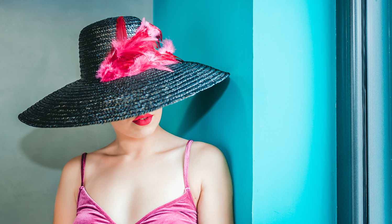 2 Simple Tips for Choosing a Flattering Hat